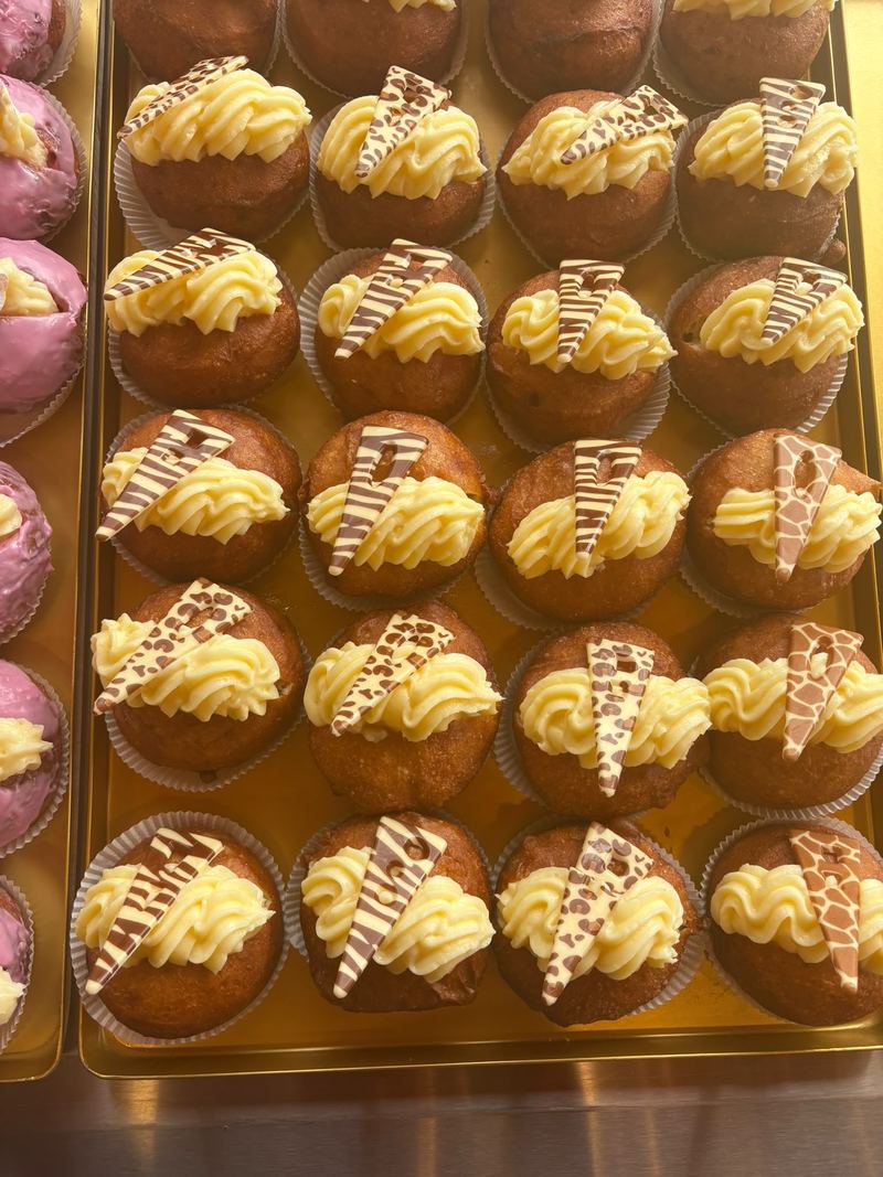 Berlinerbollen in de vitrine